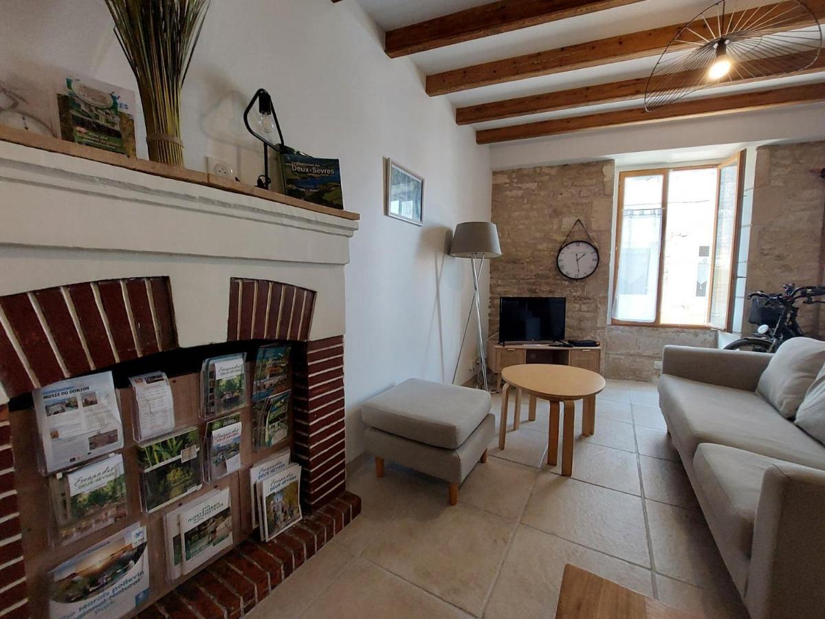 Holiday home Maison Plein Centre Marais Poitevin Coulon